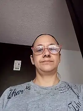Snapshot of nicolle_milf1978 chatting on 04.27.26 nicolle milf1978 online show from 04.27.26