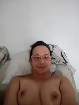 Snapshot of nicolle_milf1978 chatting on 05.29.26 nicolle milf1978 online show from 05.29.26