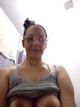 Snapshot of nicolle_milf1978 chatting on 06.14.26 nicolle milf1978 online show from 06.14.26