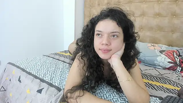 Snapshot of hanna__jadidi chatting on 01.12.25 hanna  jadidi online show from 01.12.25