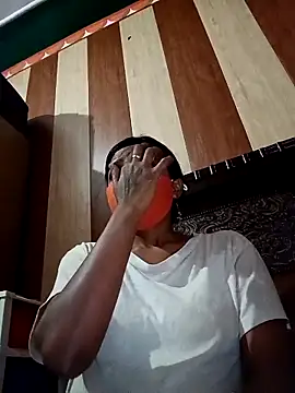 Snapshot of Scheme_SS chatting on 03.22.25 Scheme SS online show from 03.22.25