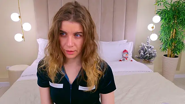Snapshot of VikkiStorm chatting on 12.15.24 VikkiStorm online show from 12.15.24