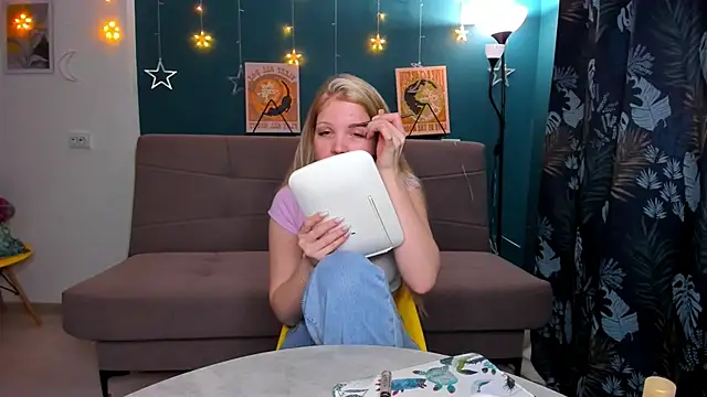 Snapshot of Xloe_Queen chatting on 01.23.25 Xloe Queen online show from 01.23.25