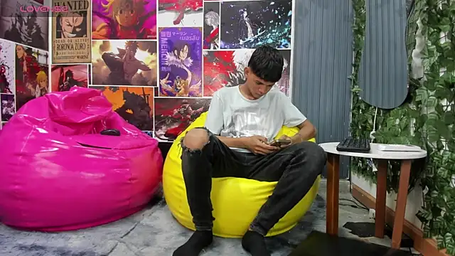 Snapshot of Jeffry_wolvess chatting on 01.13.25 Jeffry wolvess online show from 01.13.25