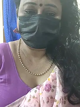 Snapshot of rekha_naier chatting on 09.18.25 rekha naier online show from 09.18.25