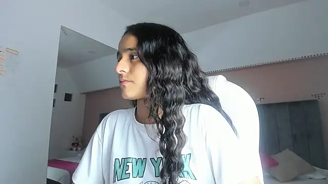 Snapshot of Giselle_Roldan chatting on 09.26.25 Giselle Roldan online show from 09.26.25