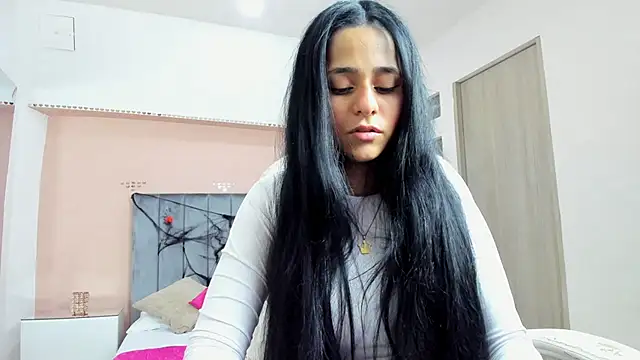 Snapshot of Giselle_Roldan chatting on 10.03.25 Giselle Roldan online show from 10.03.25