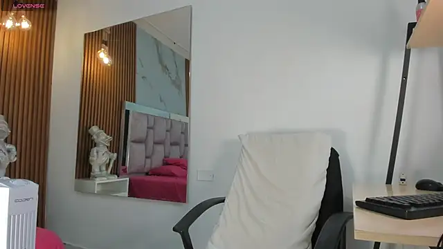 Snapshot of _Brihan chatting on 12.28.24  Brihan online show from 12.28.24