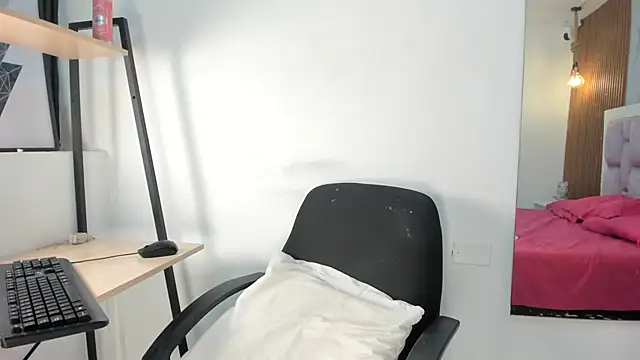 Snapshot of _Brihan chatting on 12.31.24  Brihan online show from 12.31.24