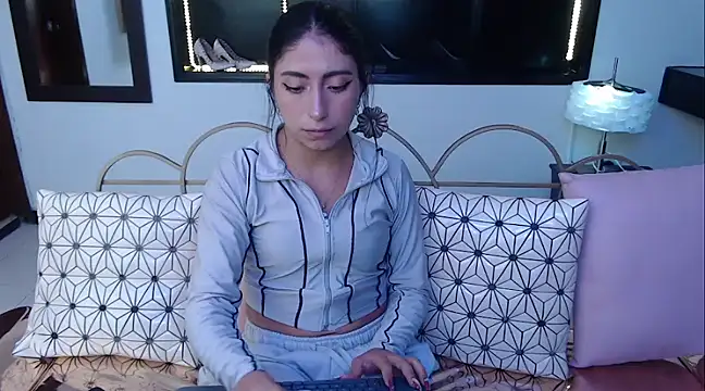 Snapshot of Angela_Diaz_ chatting on 01.04.25 Angela Diaz online show from 01.04.25