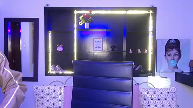 Snapshot of Angela_Diaz_ chatting on 01.09.25 Angela Diaz online show from 01.09.25