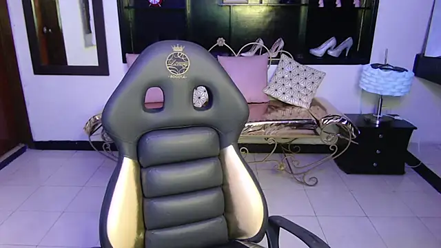 Snapshot of Angela_Diaz_ chatting on 01.24.25 Angela Diaz online show from 01.24.25