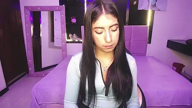 Snapshot of Angela_Diaz_ chatting on 02.04.25 Angela Diaz online show from 02.04.25