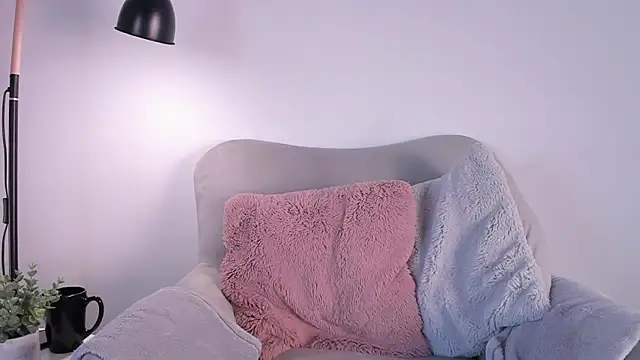 Snapshot of EmmaaCoel chatting on 12.09.24 EmmaaCoel online show from 12.09.24