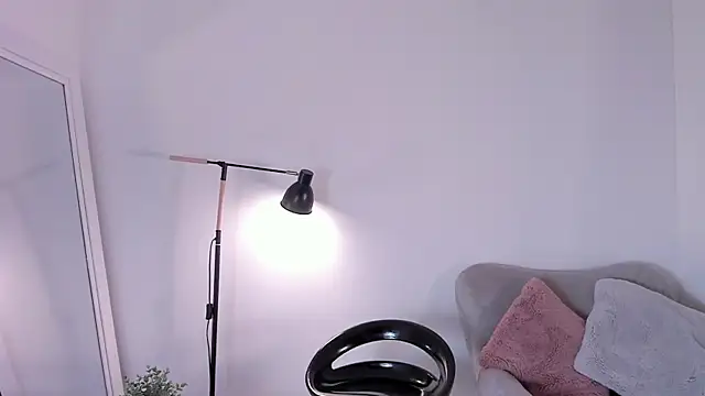 Snapshot of EmmaaCoel chatting on 12.20.24 EmmaaCoel online show from 12.20.24