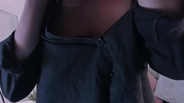 Snapshot of EmmaaCoel chatting on 12.21.24 EmmaaCoel online show from 12.21.24