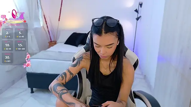 AnabelWolf online show from 10.22.25