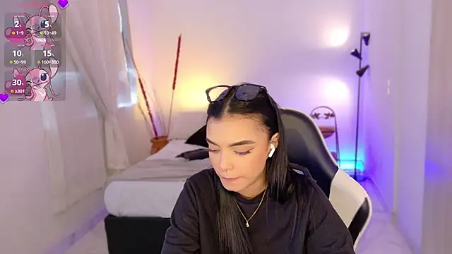 AnabelWolf online show from 10.30.25