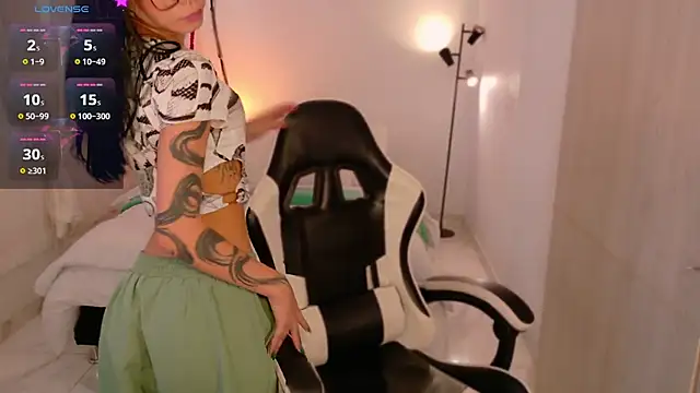 AnabelWolf online show from 12.17.25