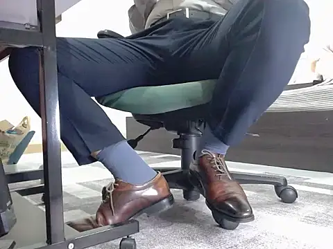 Snapshot of softlyS chatting on 12.19.24 softlyS online show from 12.19.24