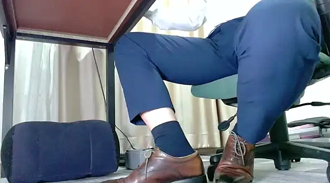 Snapshot of softlyS chatting on 03.04.25 softlyS online show from 03.04.25