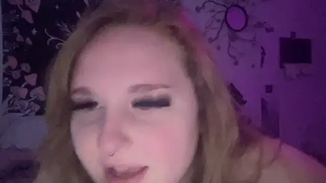 Snapshot of thickgingergoddess chatting on 01.22.25 thickgingergoddess online show from 01.22.25