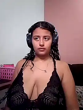 Snapshot of Babydol18_ chatting on 02.01.25 Babydol18  online show from 02.01.25