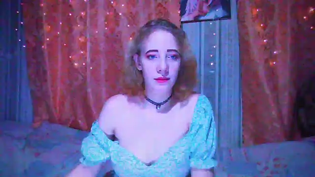 Snapshot of MelxMellie chatting on 12.21.24 MelxMellie online show from 12.21.24