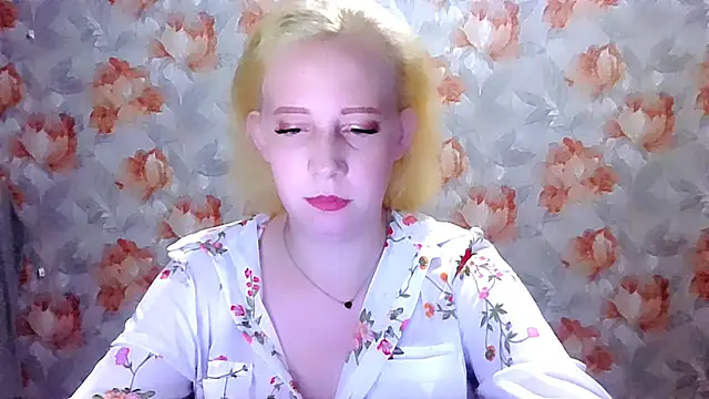 Snapshot of MelxMellie chatting on 06.15.26 MelxMellie online show from 06.15.26