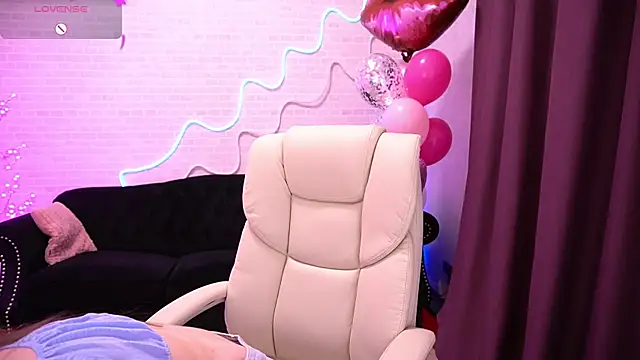 Snapshot of FoxyyKate chatting on 02.16.26 FoxyyKate online show from 02.16.26