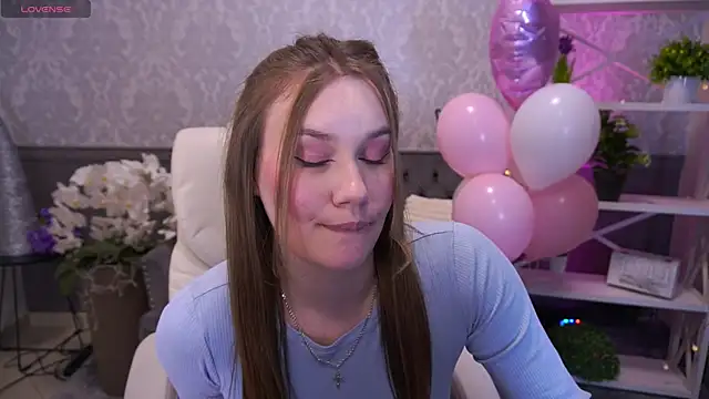 Snapshot of FoxyyKate chatting on 02.17.26 FoxyyKate online show from 02.17.26