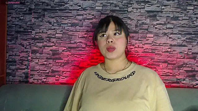 Snapshot of sofi_bronw chatting on 03.12.25 sofi bronw online show from 03.12.25