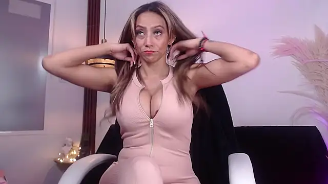 Snapshot of salome_drasin chatting on 09.23.25 salome drasin online show from 09.23.25