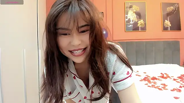 may mia online show from 03.10.25
