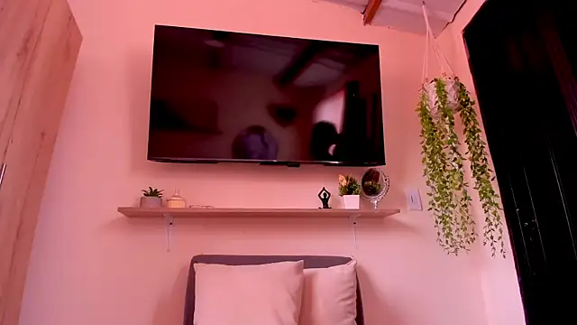 Snapshot of sofiaVelez01 chatting on 04.28.26 sofiaVelez01 online show from 04.28.26