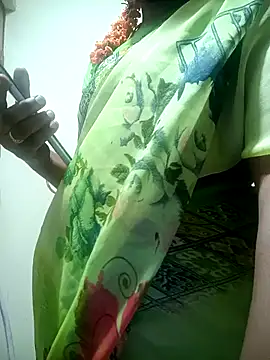 Snapshot of Cute-chinny chatting on 02.05.25 Cute-chinny online show from 02.05.25