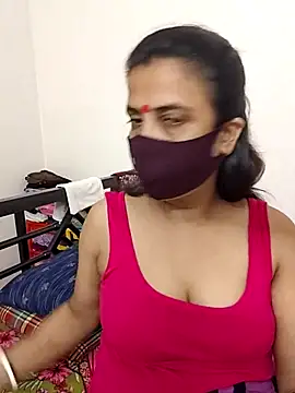 Snapshot of Cute-manisha chatting on 11.04.25 Cute-manisha online show from 11.04.25