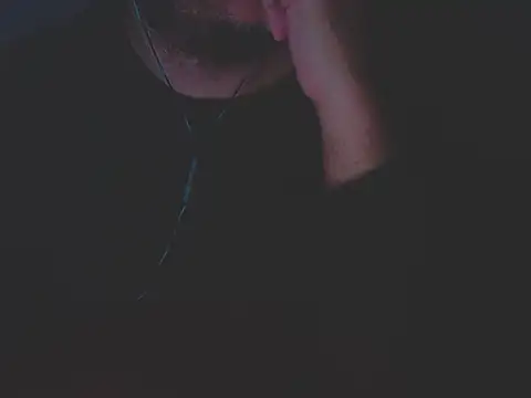 Snapshot of wellingtont97 chatting on 10.18.25 wellingtont97 online show from 10.18.25