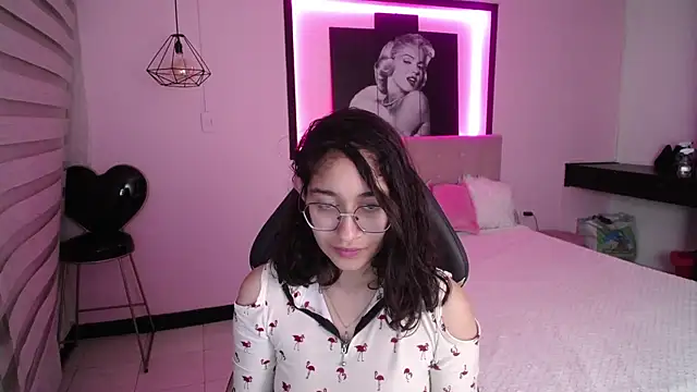 Lili Gomez  online show from 12.21.24