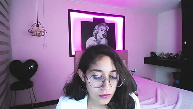 Lili Gomez  online show from 12.27.24