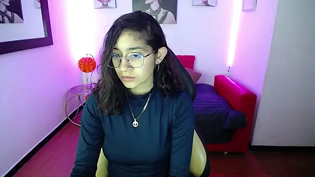 Lili Gomez  online show from 01.23.25