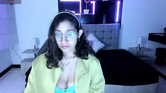 Lili Gomez  online show from 01.24.25