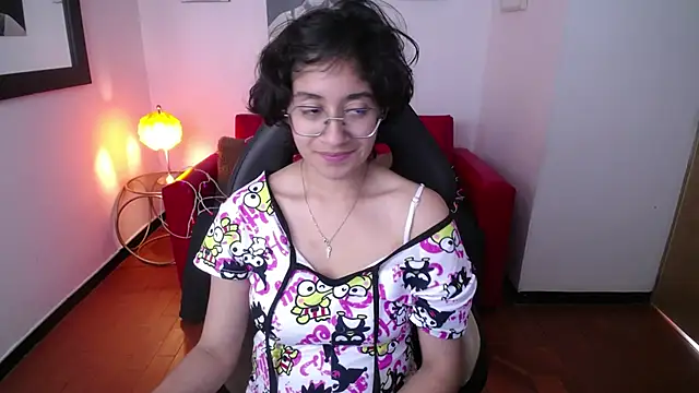 Lili Gomez  online show from 02.15.25