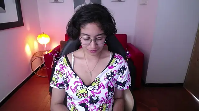 Lili Gomez  online show from 02.15.25