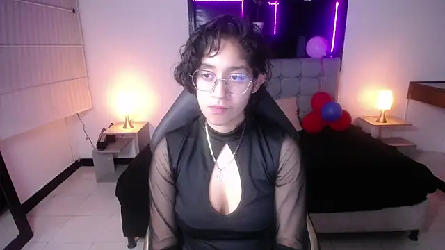 Lili Gomez  online show from 03.03.25