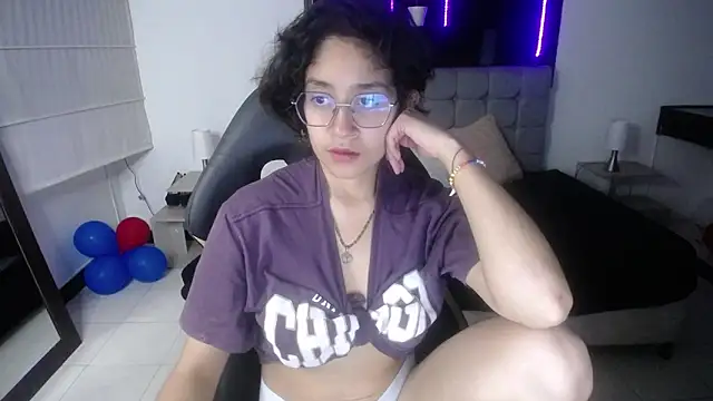 Lili Gomez  online show from 03.06.25