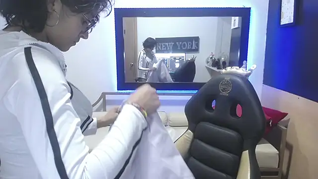 Lili Gomez  online show from 03.20.25