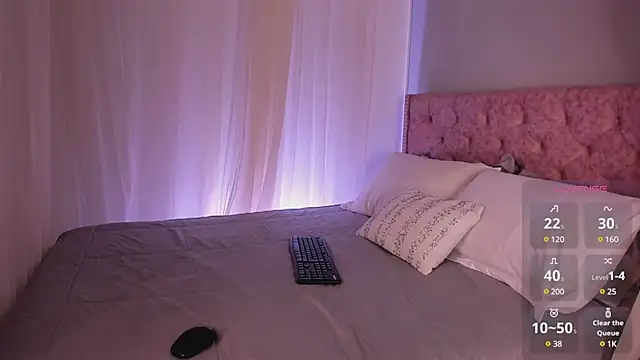 Lia Sweett  online show from 01.30.25