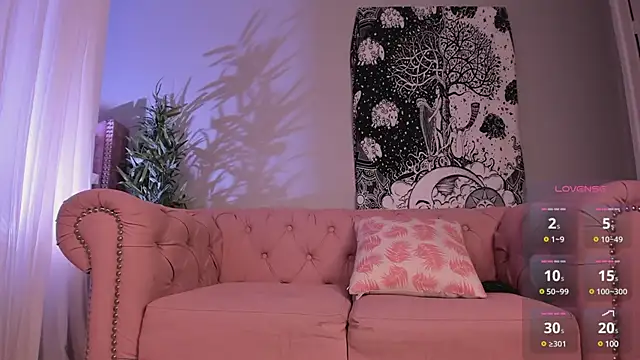 Lia Sweett  online show from 01.30.25