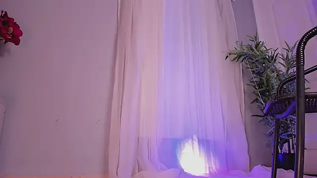 Lia Sweett  online show from 03.19.25